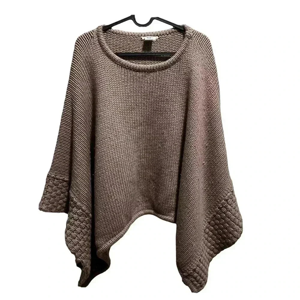 Gorgeous beige Portolano Poncho OSFA